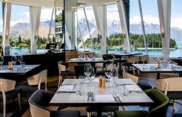 Rydges Lakeland Resort QueenstownBazaar Interactive Marketplace & Reds Bar
