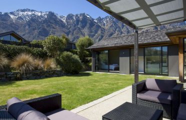 Stay Here Queenstown
Winterfell at Jacks Point