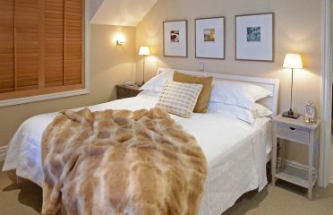 Eichardt’s Private Hotel
Lakefront Apartments